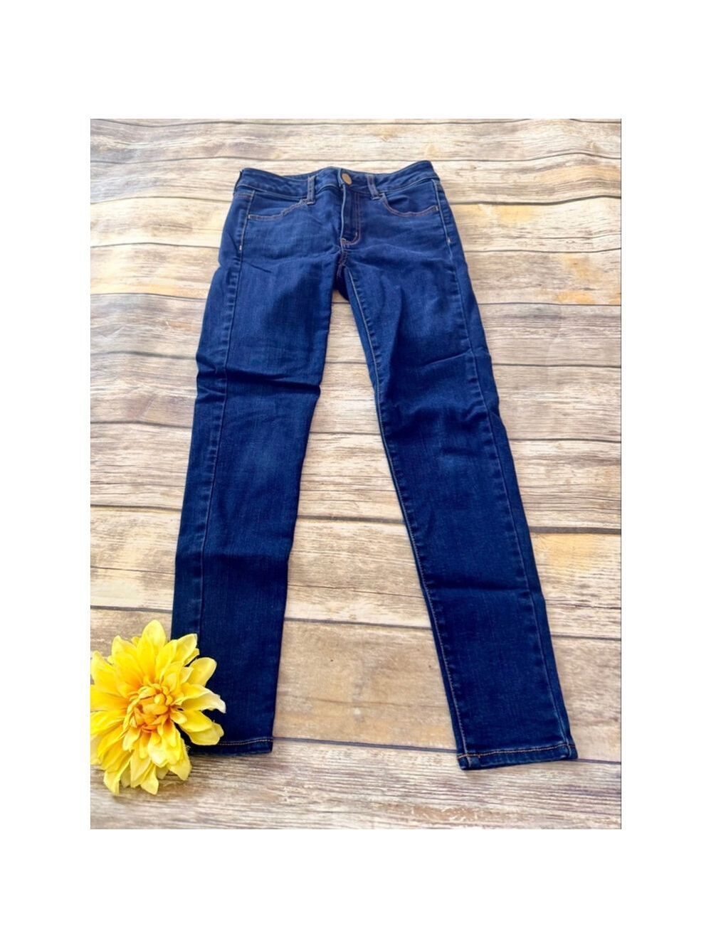 NWOT AMERICAN EAGLE JEANS- 2 SHORT